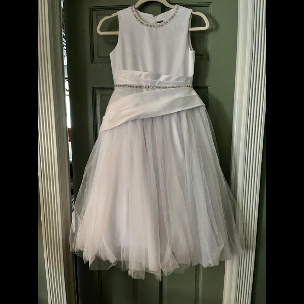 GIRLS WHITE DRESS WITH TIARA AND VEIL  SIZE 8